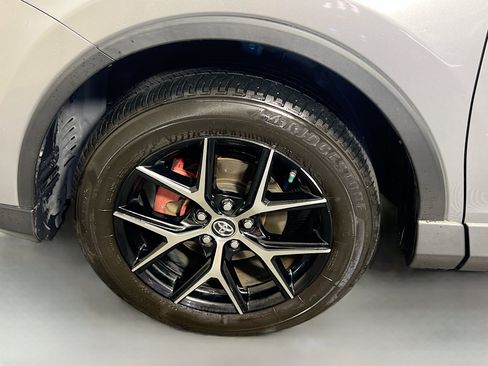 Used 2016 Toyota RAV4 SE image 13