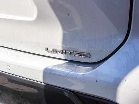 Used 2023 Toyota Highlander Limited image 13