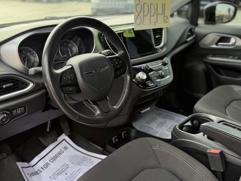 Used 2019 Chrysler Pacifica Touring Plus w/ S Appearance Package FWD image 10