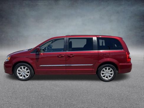 Used 2013 Chrysler Town & Country Touring FWD image 2