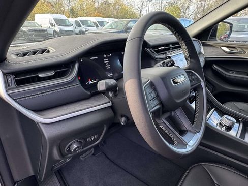 New 2025 Jeep Grand Cherokee Limited w/ Luxury Tech Group II AWD/4WD image 2