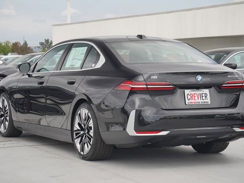 Used 2025 BMW i5 eDrive40i w/ Premium Package image 7