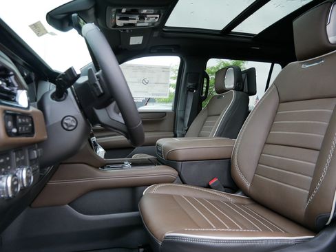 New 2026 GMC Yukon XL Denali Ultimate AWD/4WD image 4