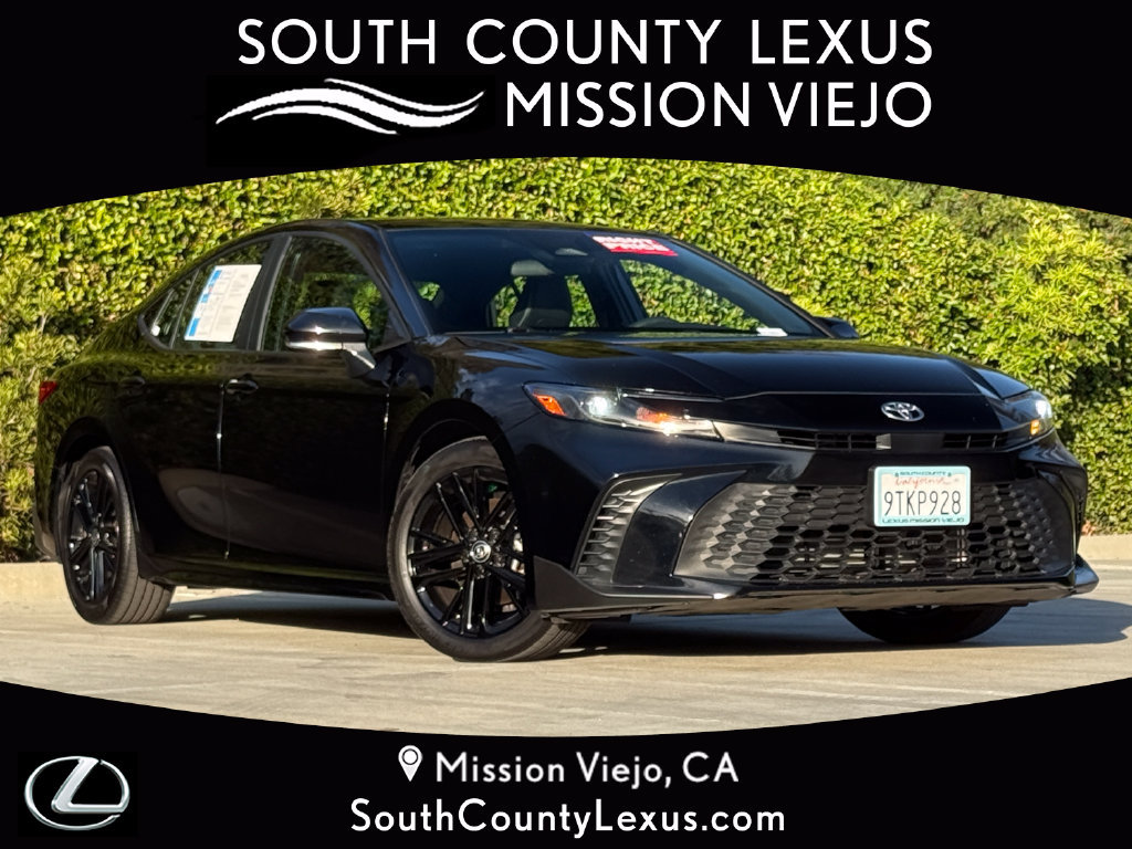 Used 2025 Toyota Camry SE FWD image 1