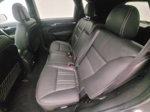 Used 2014 Kia Sorento SX image 18