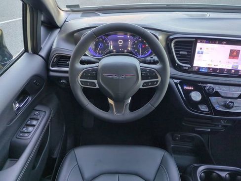 New 2026 Chrysler Pacifica Select AWD/4WD image 16