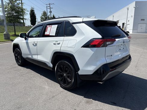 Used 2024 Toyota RAV4 SE w/ Convenience Package AWD/4WD image 7