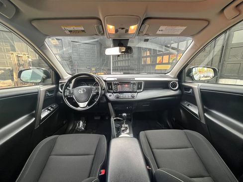Used 2018 Toyota RAV4 XLE AWD/4WD image 17