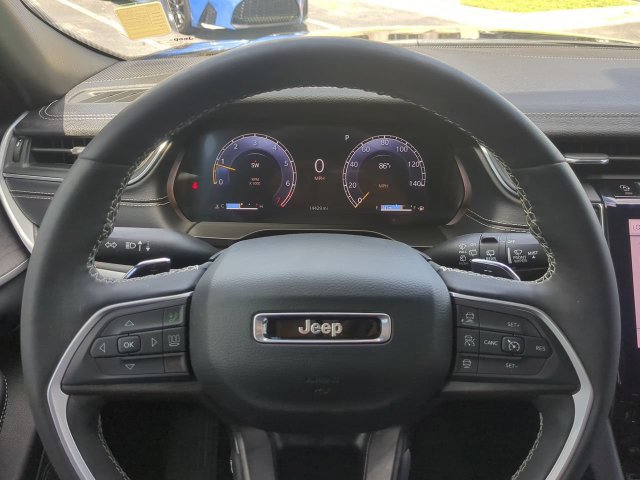 Used 2024 Jeep Grand Cherokee Limited AWD/4WD image 34