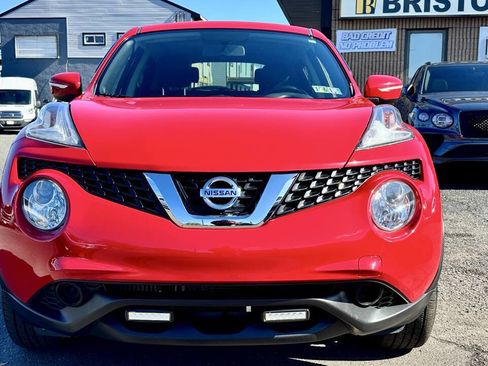 Used 2017 Nissan Juke SV image 2