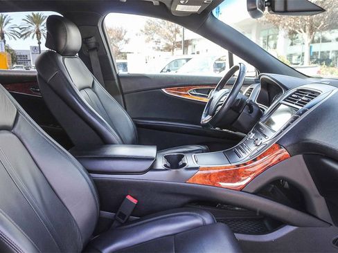 Used 2018 Lincoln MKX Reserve w/ Driver Assistance Package image 19