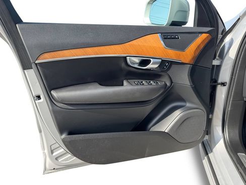 Certified 2023 Volvo XC90 T8 Plus AWD/4WD image 12