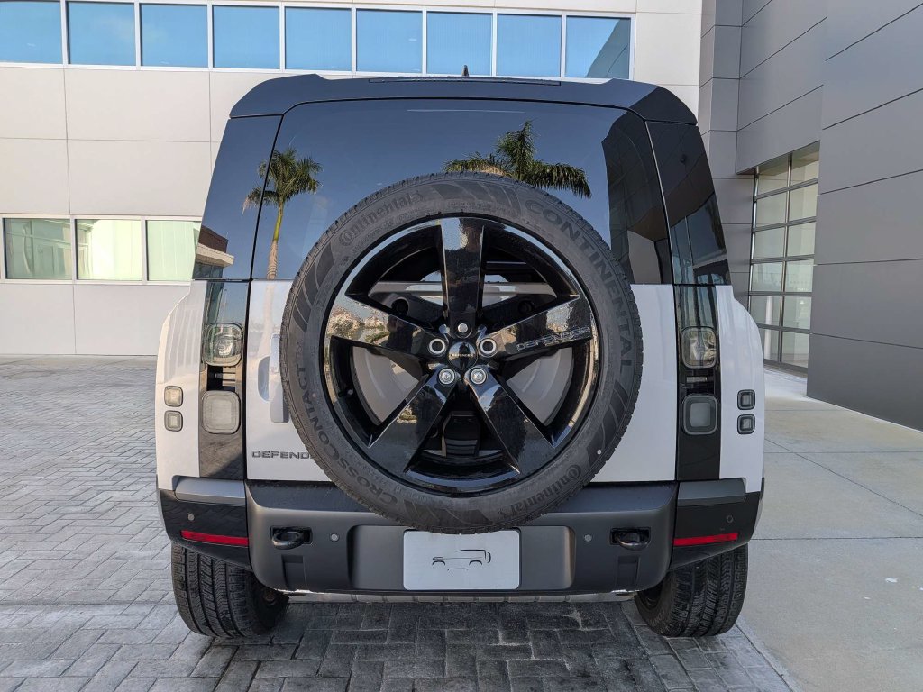 New 2026 Land Rover Defender 110 X-Dynamic SE AWD/4WD image 4