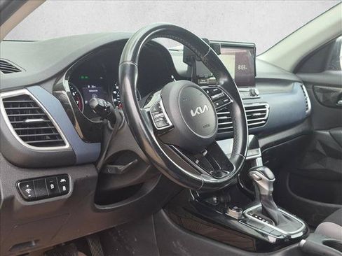 Used 2022 Kia Seltos S FWD image 2