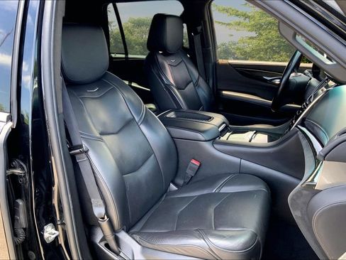 Used 2018 Cadillac Escalade Platinum AWD/4WD image 29