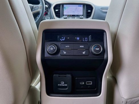 Used 2023 GMC Acadia Denali w/ Denali Ultimate Package FWD image 27