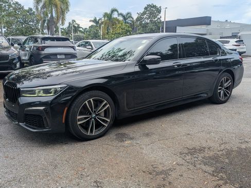 Used 2021 BMW 750i xDrive w/ Luxury Rear Seating Package AWD/4WD image 3