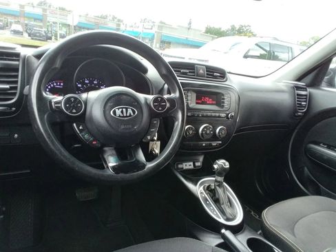 Used 2014 Kia Soul + FWD image 16