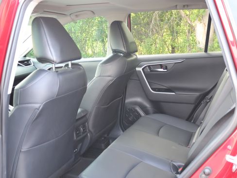 Used 2021 Toyota RAV4 Limited w/ Limited Grade Weather Package AWD/4WD image 17