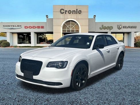 Used 2023 Chrysler 300 Touring w/ Sport Appearance Package image 7