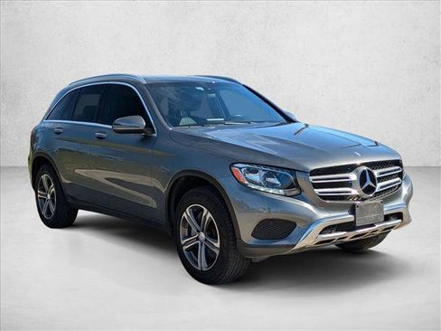 Used 2017 Mercedes-Benz GLC 300 4MATIC image 3
