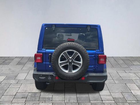 Used 2018 Jeep Wrangler Unlimited Sahara AWD/4WD image 6