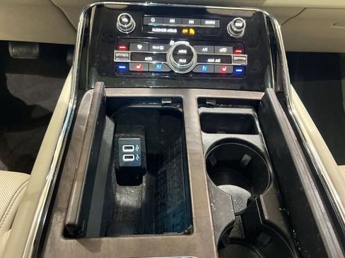 Used 2019 Lincoln Navigator L Reserve image 17