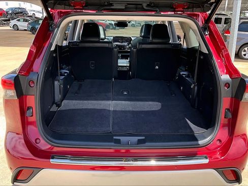 Used 2021 Toyota Highlander Platinum AWD/4WD image 32