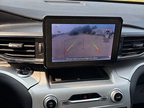 Used 2021 Ford Explorer XLT w/ Equipment Group 202A AWD/4WD image 19