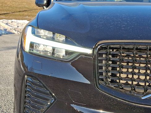 Certified 2023 Volvo XC60 B5 Ultimate w/ Climate Package image 9