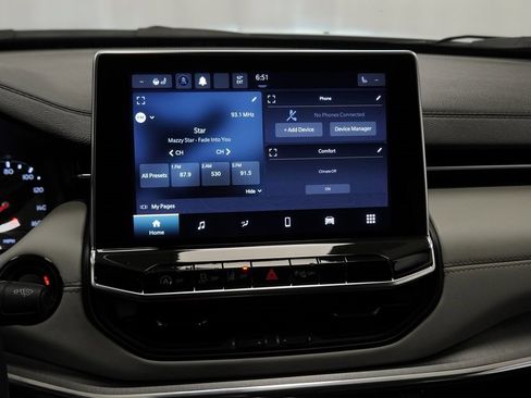 Certified 2023 Jeep Compass Limited image 36