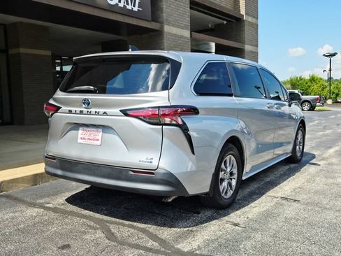 Used 2021 Toyota Sienna LE FWD image 6