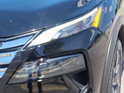 Used 2025 Nissan Rogue SV AWD/4WD image 9