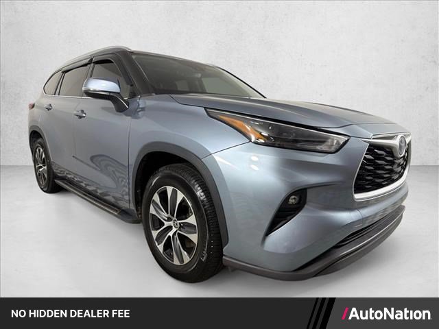 Used 2022 Toyota Highlander XLE FWD image 1