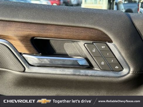 Used 2025 Chevrolet Silverado 1500 High Country w/ High Country Premium Package AWD/4WD image 28