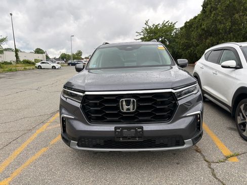 Used 2023 Honda Pilot Touring image 7