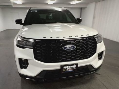 Used 2025 Ford Explorer ST AWD/4WD image 3