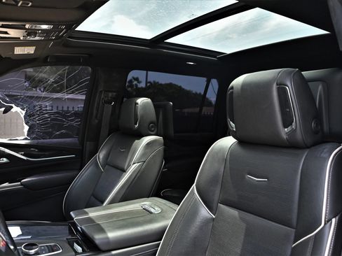 Used 2021 Cadillac Escalade ESV Sport AWD/4WD image 12