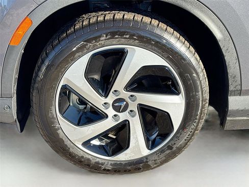 New 2025 VinFast VF 8 Eco AWD/4WD image 30