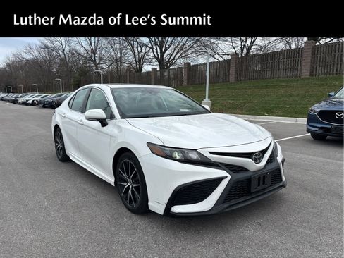 Used 2022 Toyota Camry SE image 1
