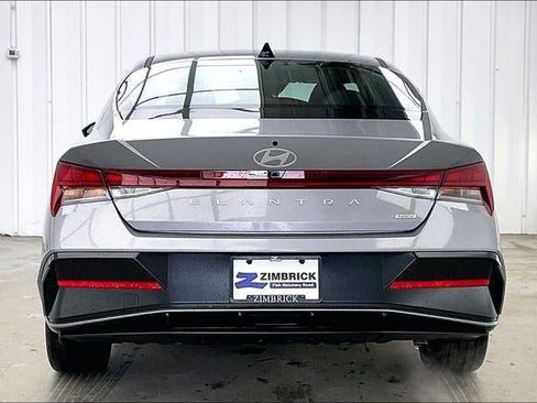New 2026 Hyundai Elantra Limited image 24