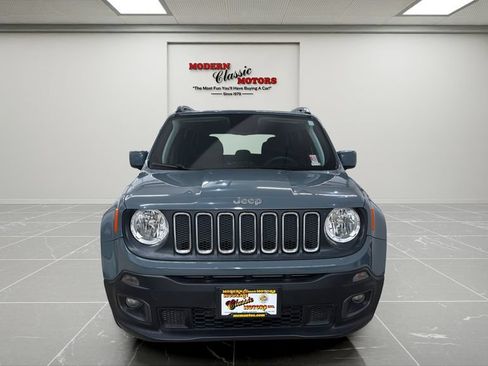 Used 2018 Jeep Renegade Latitude w/ UConnect 8.4 Nav Group FWD image 2