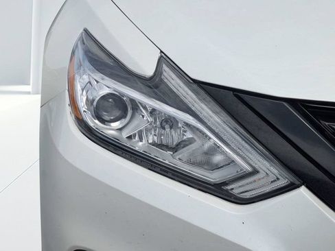 Used 2018 Nissan Altima 2.5 SR w/ SR Midnight Edition FWD image 9