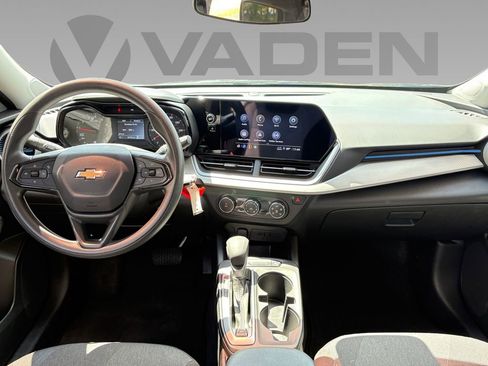 Used 2024 Chevrolet Trax LS w/ Driver Confidence Package FWD image 2