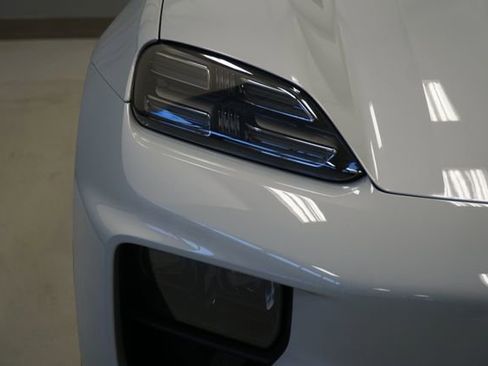 New 2026 Porsche Macan 4S Electric image 15