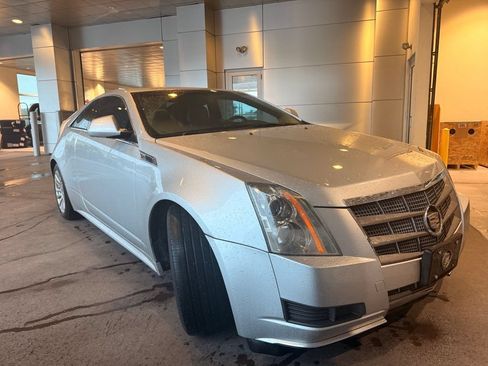 Used 2011 Cadillac CTS Coupe RWD image 3