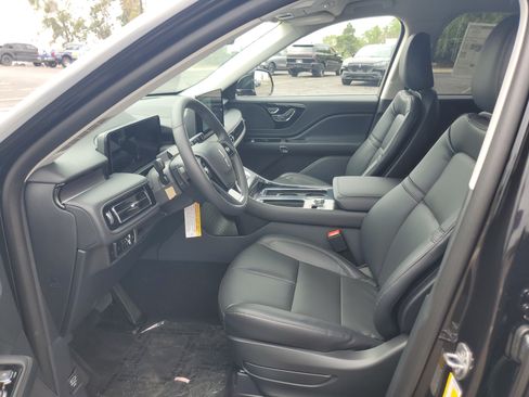 New 2026 Lincoln Aviator AWD image 10