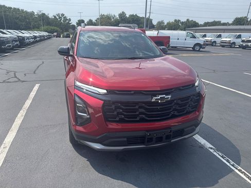 Used 2025 Chevrolet Equinox LT w/ Convenience Package II FWD image 6