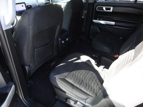 Used 2021 Ford Explorer XLT AWD/4WD image 11