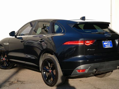 Used 2017 Jaguar F-PACE R-Sport image 4
